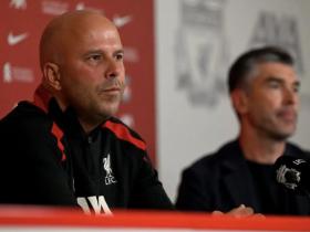 利物浦体育总监与主教练谈引援策略