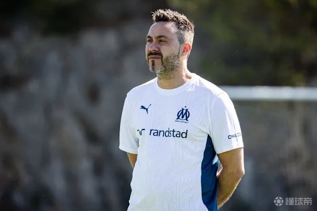 记者：德泽尔比想回英超，瓜迪奥拉离开的话他会成为备选