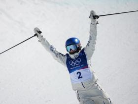 第五金！谷爱凌卫冕自由式滑雪女子U型场地技巧冠军，李方慧摘银