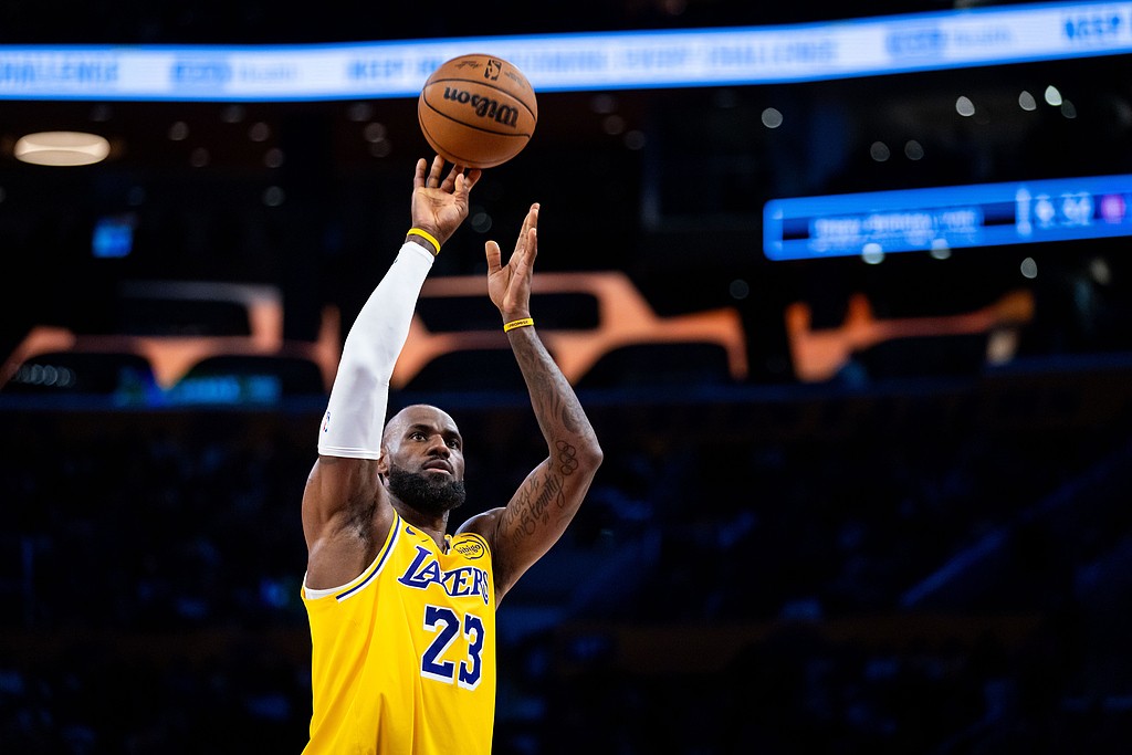 霍华德退役后，詹姆斯成2000-2010届状元秀唯一现役球员