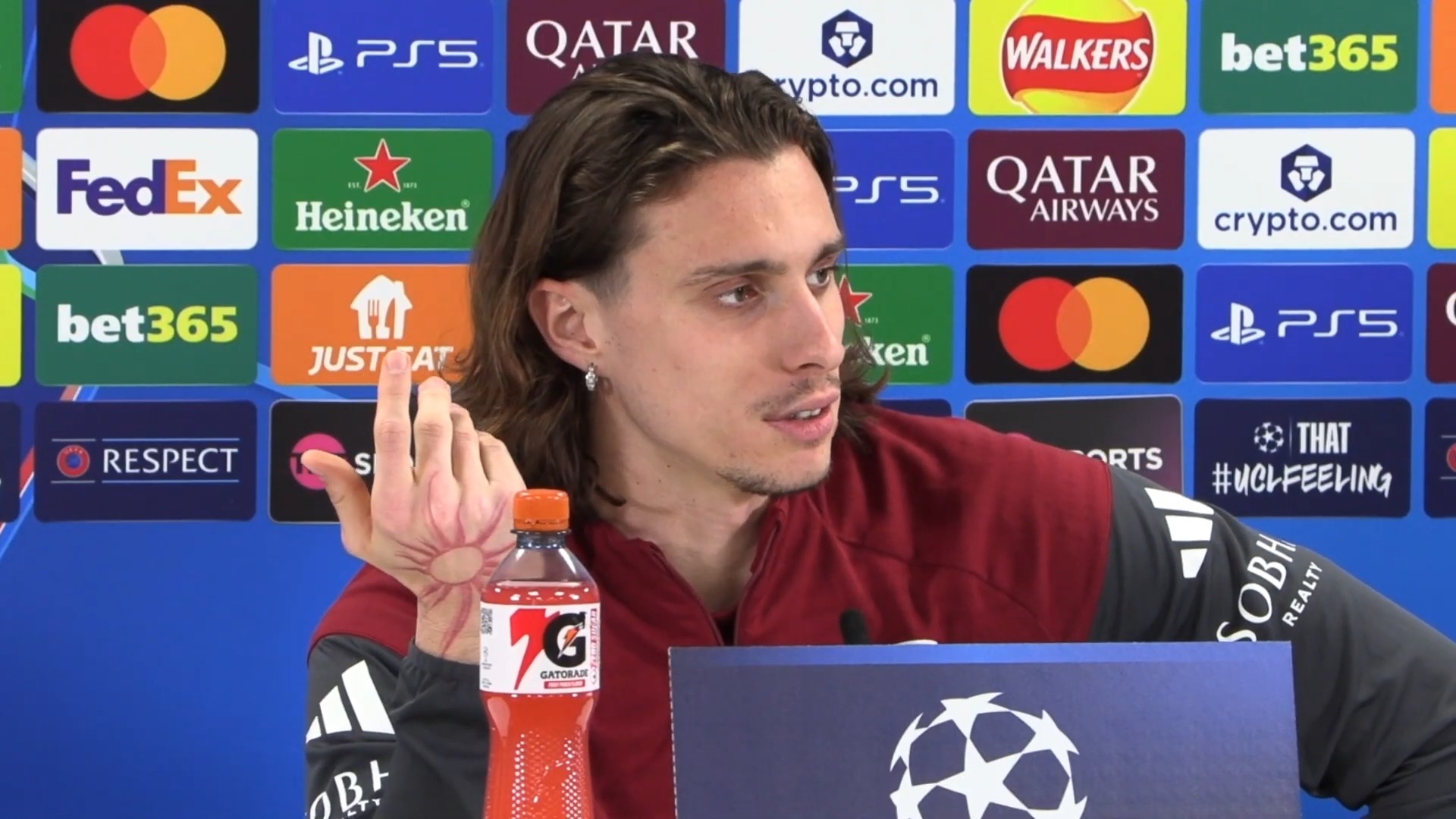 卡拉菲奥里：我在场上有自由度，但我的首要任务还是防守