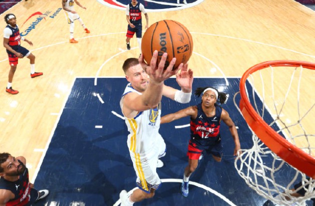 复出高效，波尔津吉斯砍30分5板4助2断3帽&得分勇士生涯新高