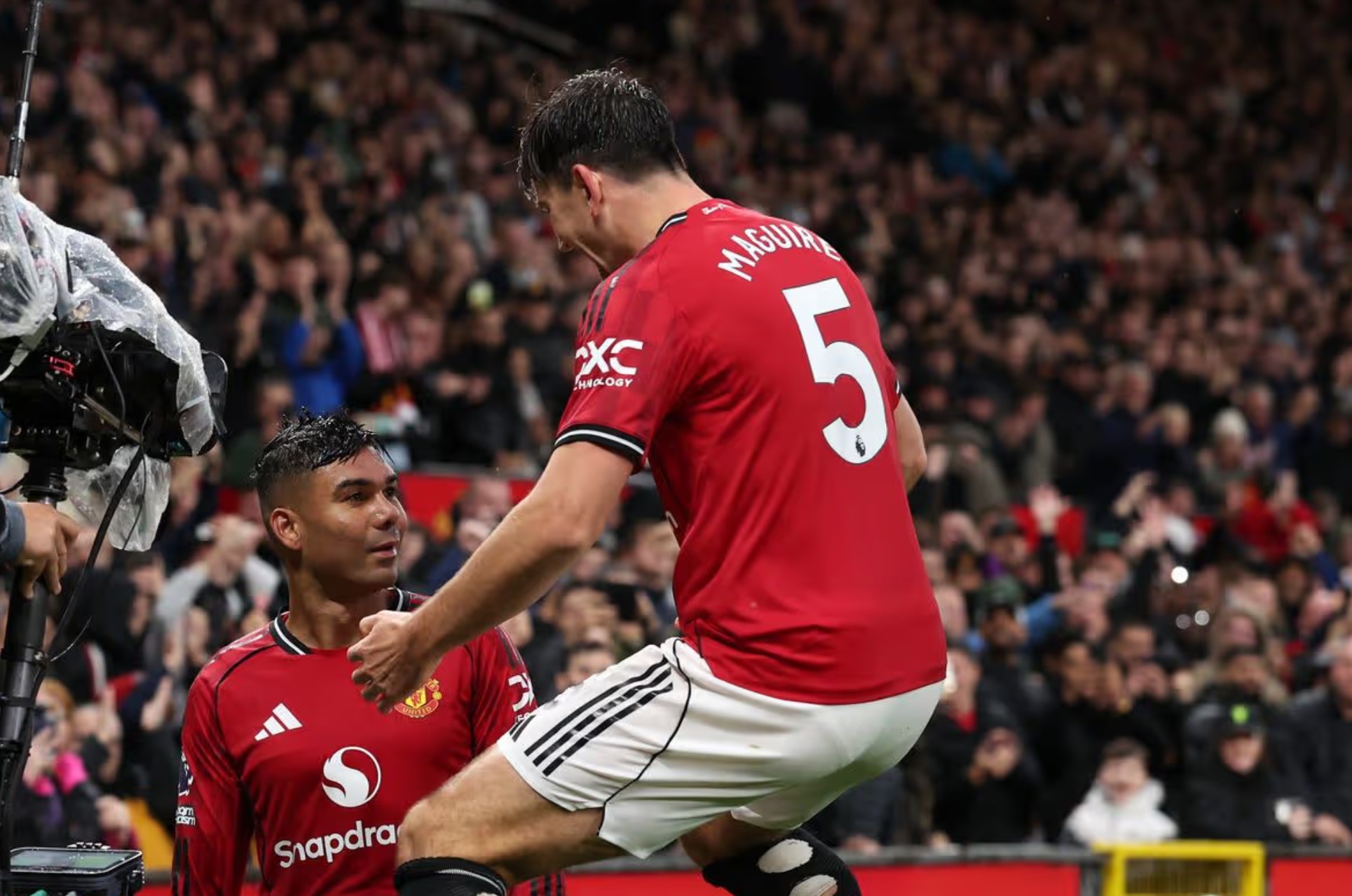 记者：曼联已准备好应急方案，以防马奎尔和卡塞米罗同时离队